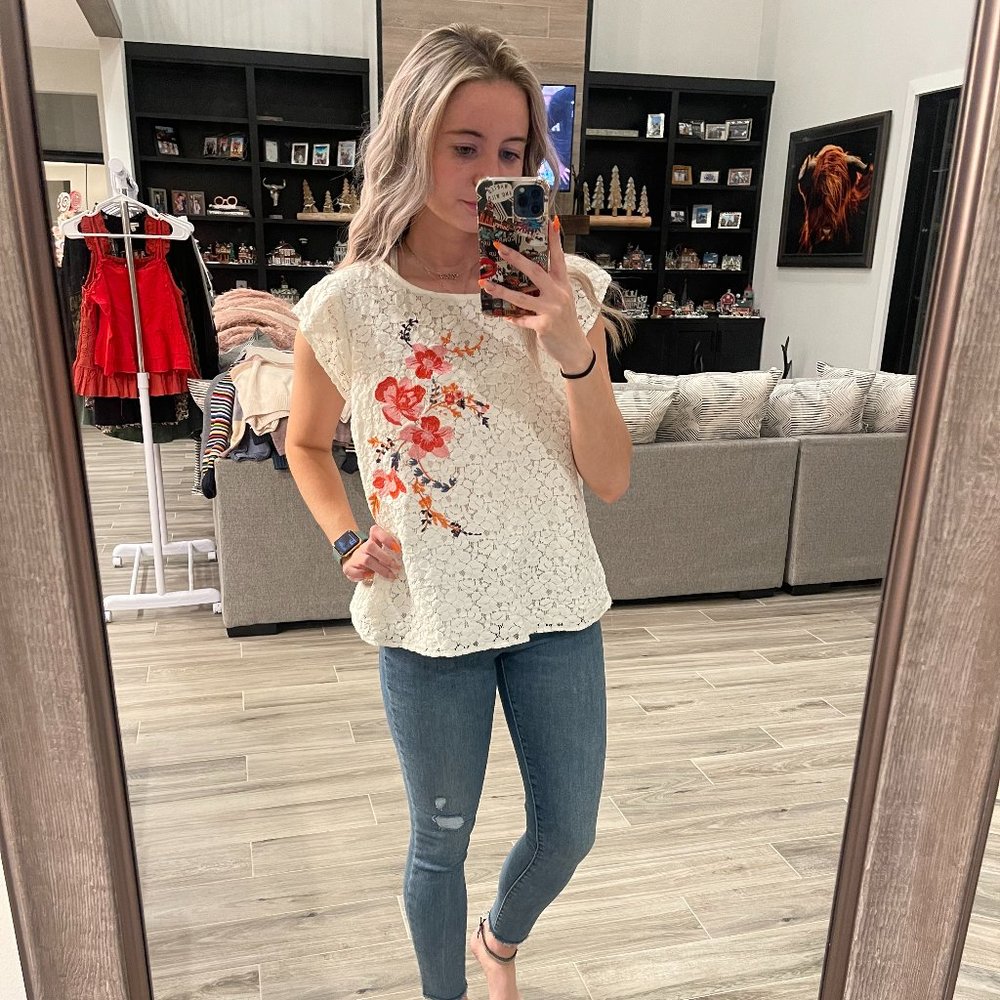 Blu Pepper Lace floral top